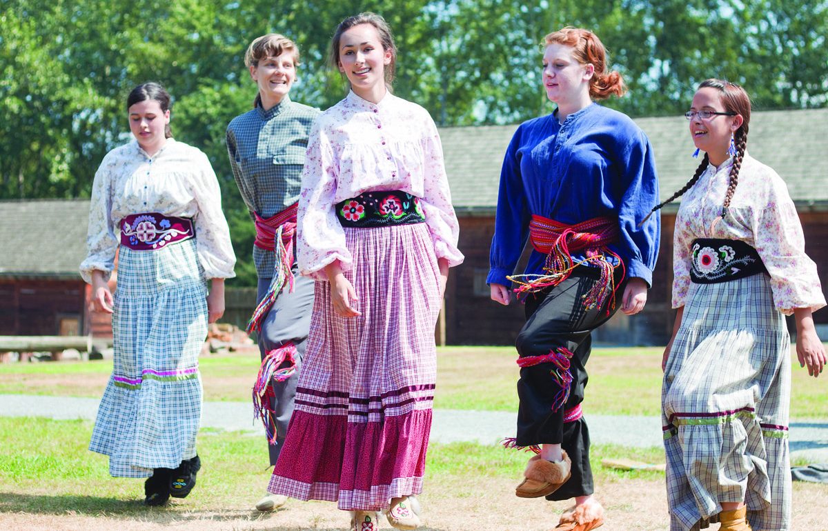 traditional french canadian clothing