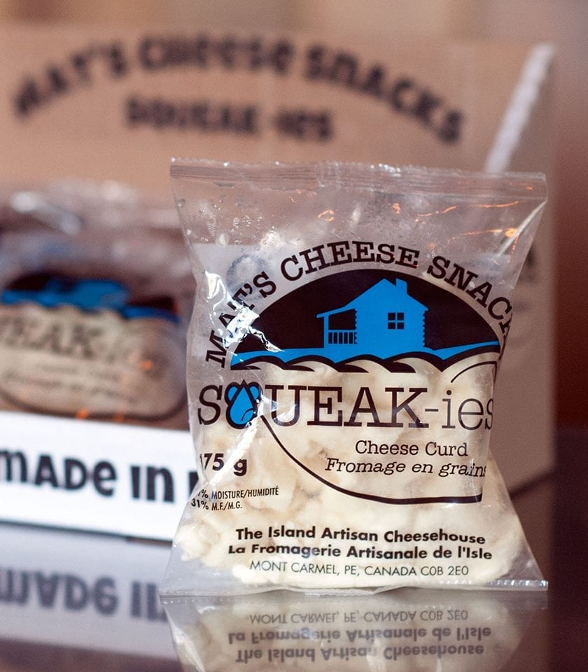 Un sachet de fromage en grains en provenance de l'Île-du-Prince-Édouard, le SQUEAK-ies.